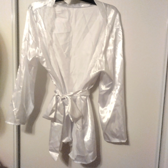 MUSIC LEGS White Satin & Lace Robe Queen Size - Picture 1 of 7